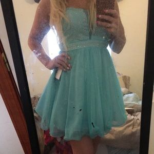 🦋NWT🦋 Deb brand short blue dress with rhinestones